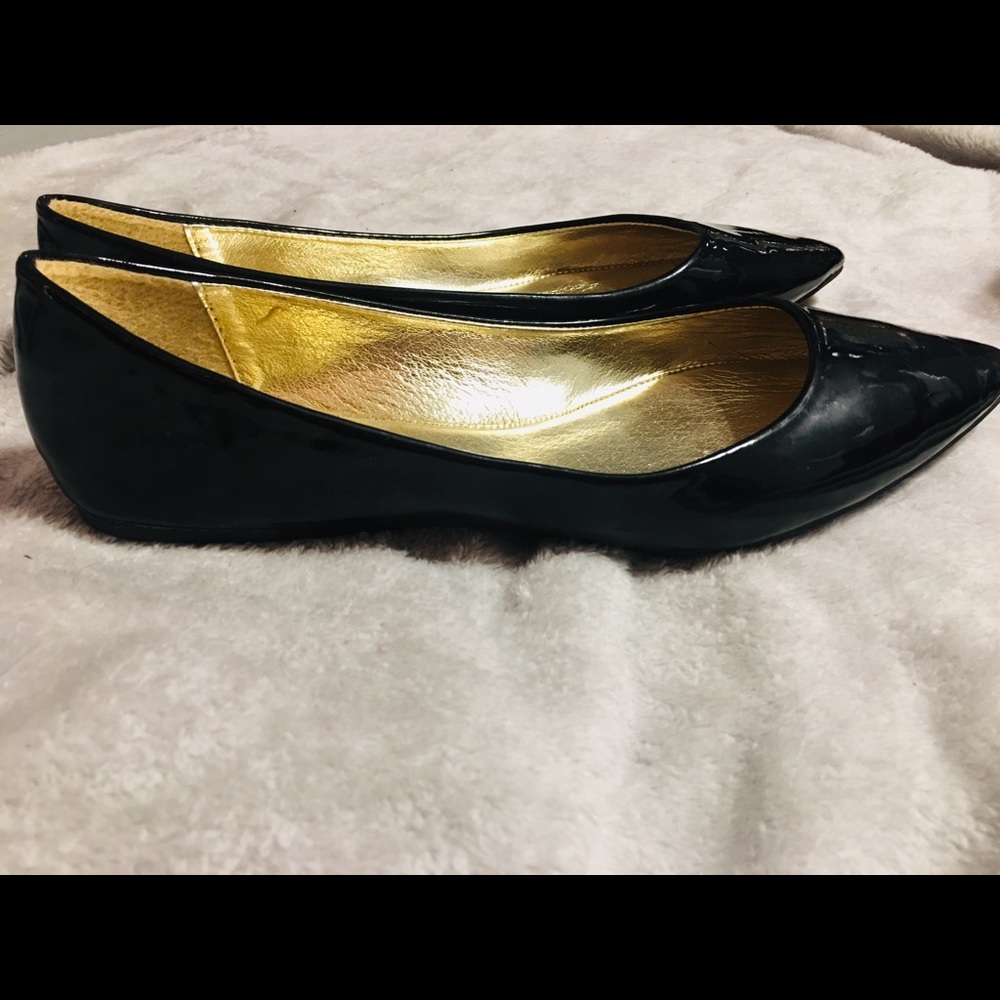 Shiny Black Pointed-Toe Flats